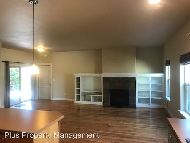 Building Photo - 3 br, 2 bath House - 1565 NW Hemlock Ave