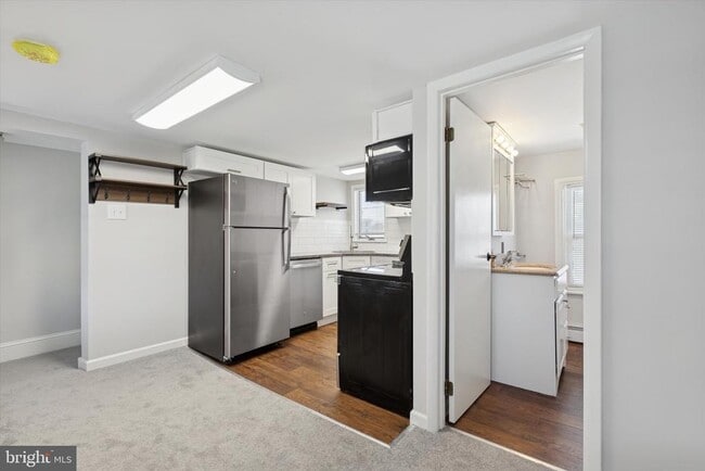 Building Photo - 371 W Main St