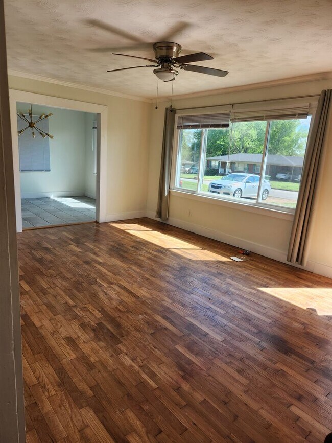 Building Photo - Newly renovated 3-bedroom/2-bathroom house!
