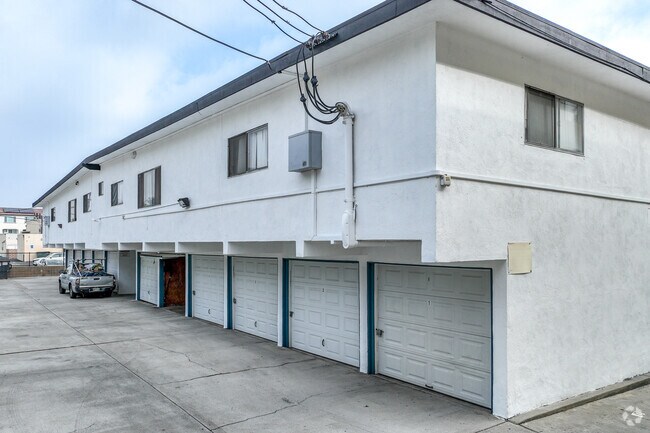 Building Photo - 3615 Elm Ave