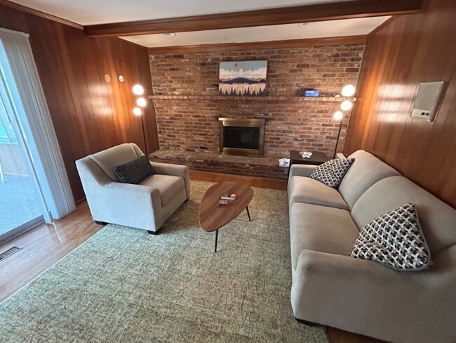 Foto del edificio - 5330 Hawthorne Dr