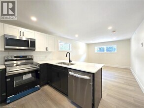 Building Photo - 404 Forest Hill Dr