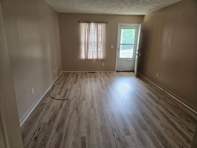 Foto del edificio - 145 Orchard View Ln