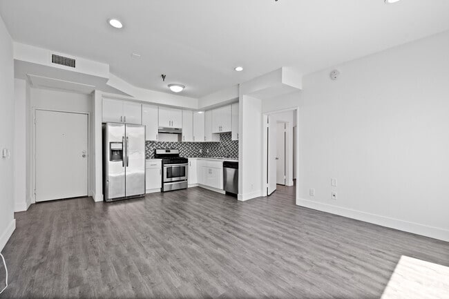2BD, 2BA - 1,100SF - Living Room - Hoover Hilltop