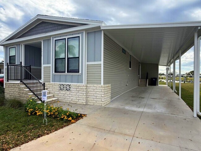 Foto del edificio - 7815 Lakeshore Dr