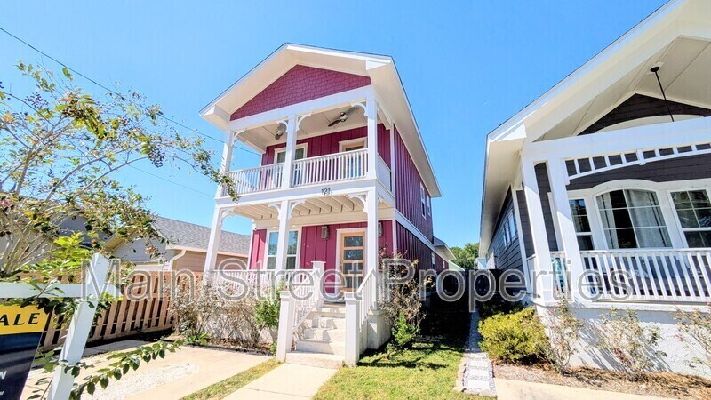 Foto principal - 121 N C St