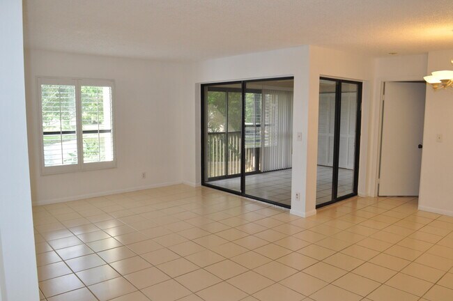 Foto del edificio - 3835 Cocoplum Cir