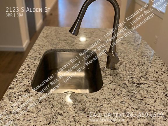 Foto del edificio - 2123 S Alden St