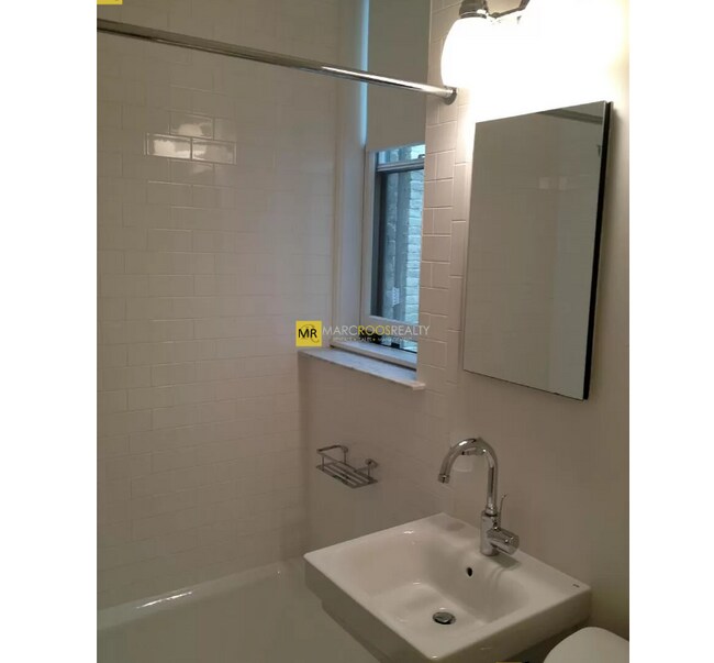 Foto del edificio - 1064 Beacon St
