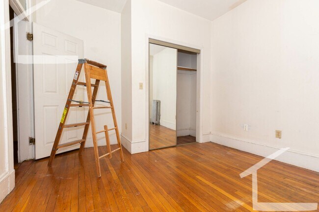 Foto del edificio - Great Value - 3-bed, 1-bath Near the T in Allston