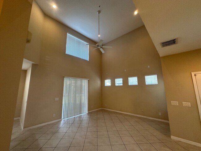 Building Photo - Beautiful 3/3 Townhome in Winter Springs! ...