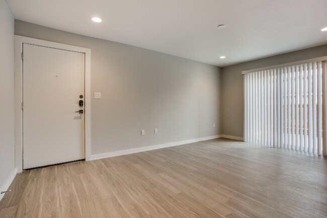 Foto del edificio - 3328 Cedarplaza Ln
