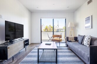 Building Photo - 409 Hayworth Ave