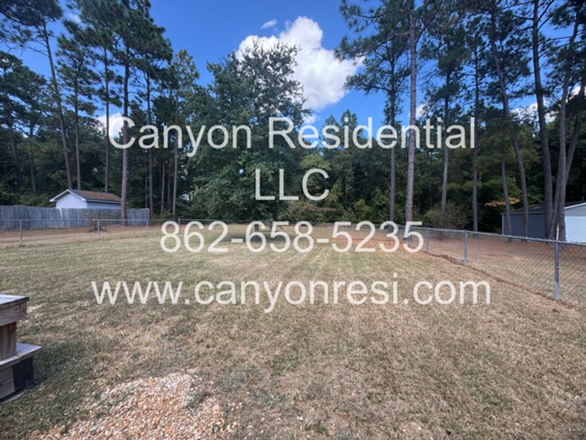 Building Photo - Spacious 3-Bedroom Home for Rent in Raeford