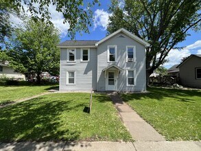 Building Photo - 613 N Dewey St