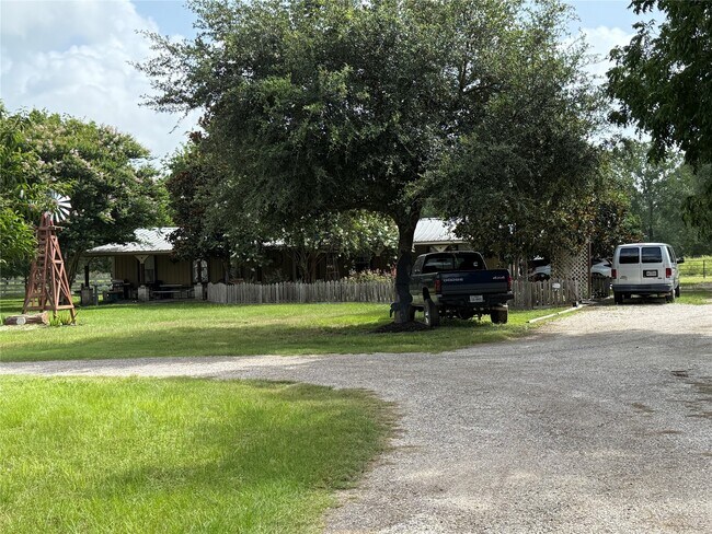 Foto del edificio - 1166 Manak Rd