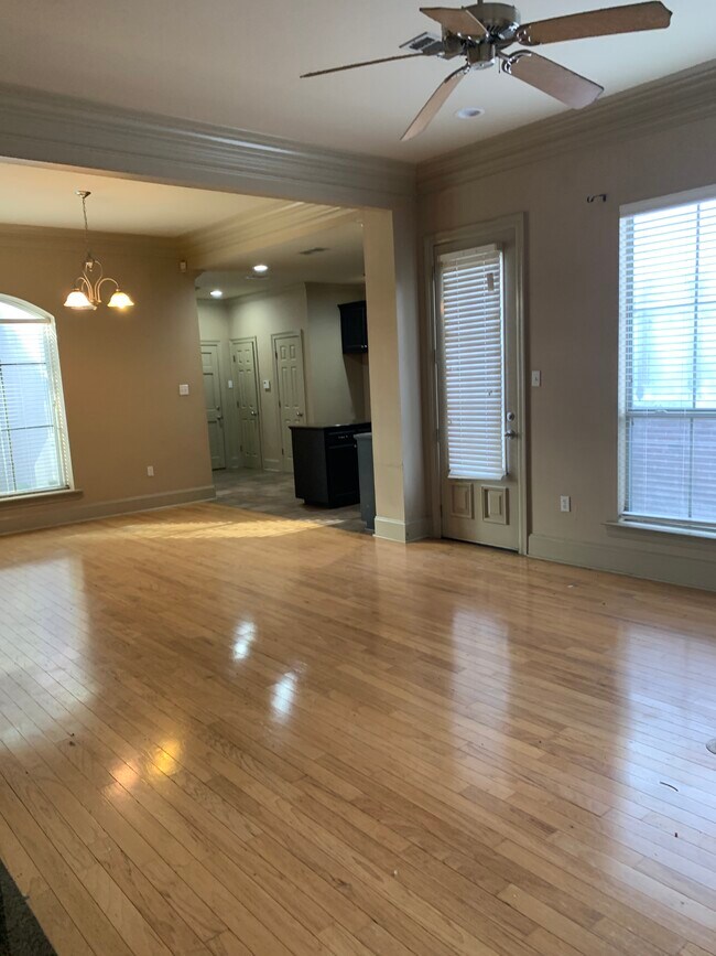 Building Photo - 4000 Water Oak Dr
