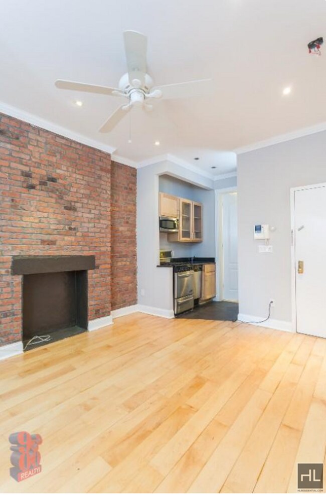 Building Photo - Amazing 3 Bedroom Apartment in East Villag...