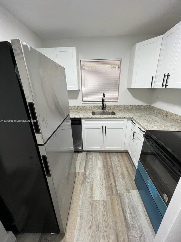 Foto principal - 904 SW 10th St