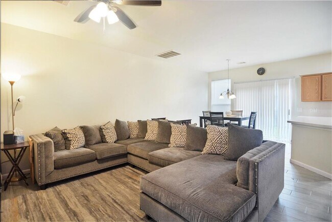Foto del edificio - 8123 Barnes Ridge Ln