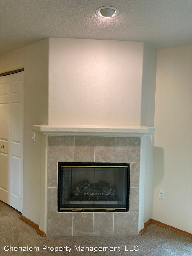 Building Photo - 3 br, 2 bath House - 905 Hilltop Dr.