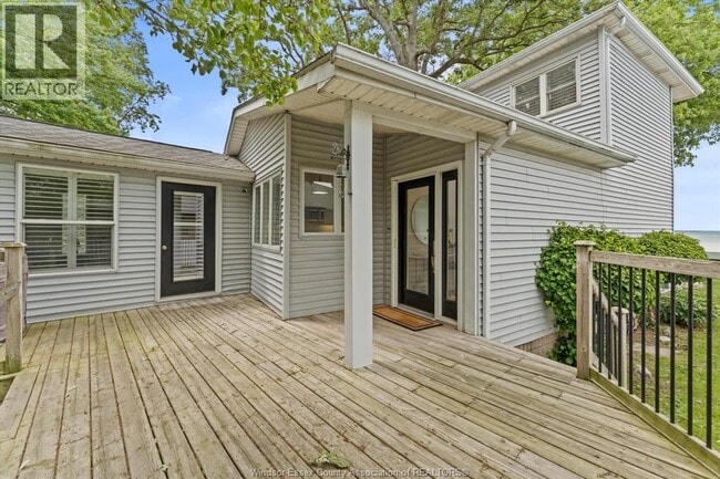 Building Photo - 12746 Riverside Dr E