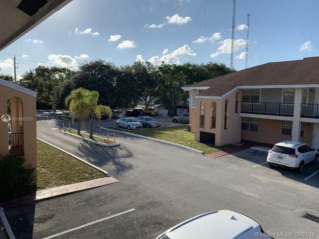Foto del edificio - 3615 SW 52nd Ave