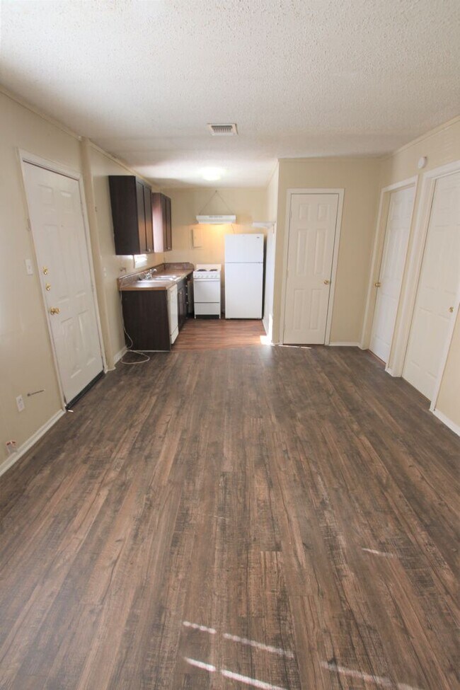 Foto del edificio - Coming Soon: 2 Bedroom, 1 Bath (Plus Bonus...