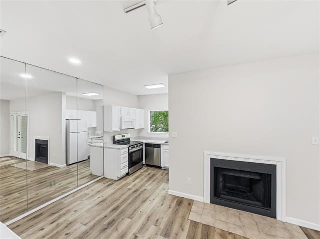 Building Photo - 7126 Holly Hill Dr