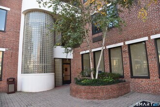 Building Photo - 32 Haviland St