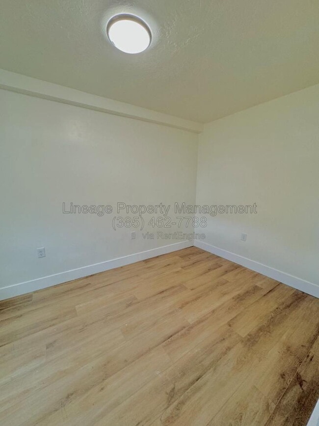 Building Photo - 420 W 20th St