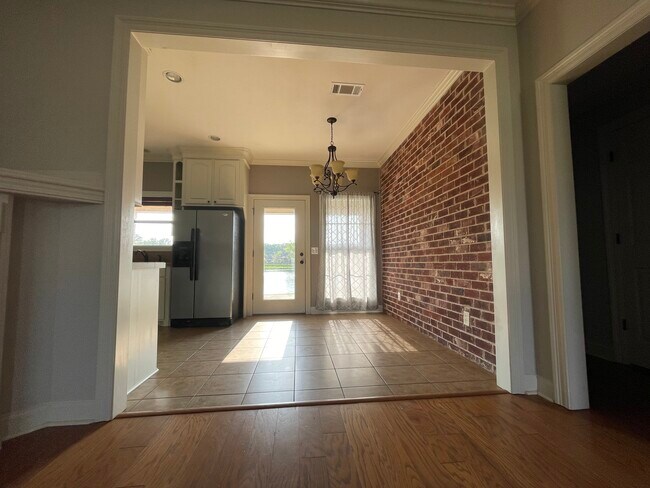 Building Photo - 407 Oak Park Cove