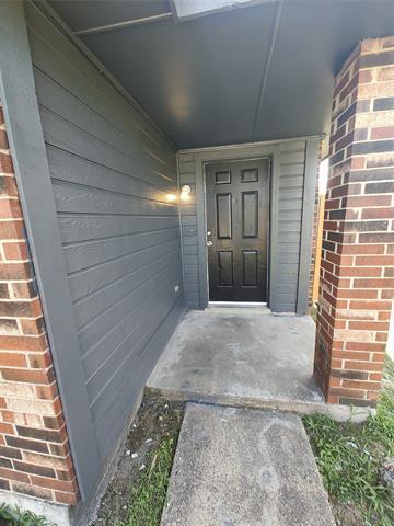 Building Photo - 1443 N Bluegrove Rd