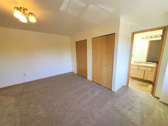 Foto del edificio - You Are Going To Love Living Here!! Availa...
