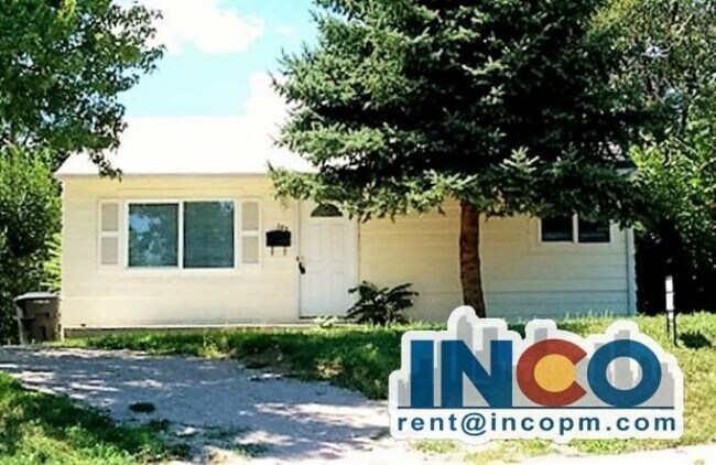 Building Photo - Adorable 2 bd 1 bath home with private fen...