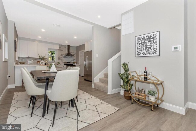 Building Photo - 5113 Kenwood Ave