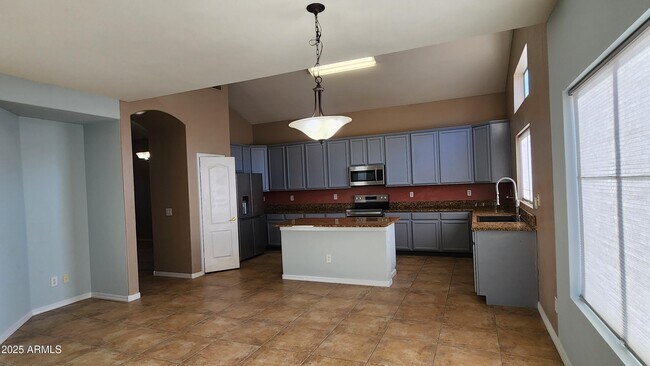 Foto del edificio - 35915 W Marin Ave