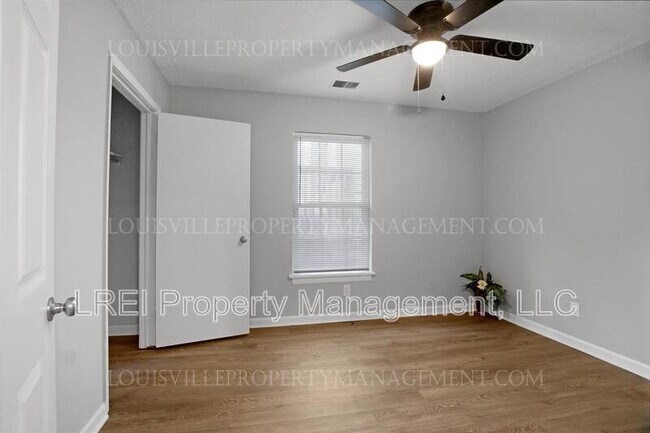 Foto del edificio - 645 Dr W. J. Hodge St