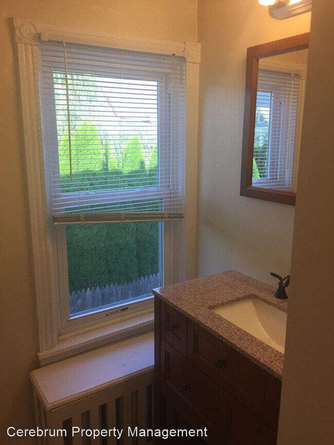 Building Photo - 3 br, 1.5 bath House - 45 Central Avenue