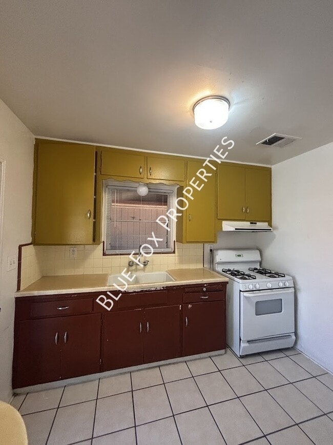 Foto del edificio - 949 N Montezuma Ave