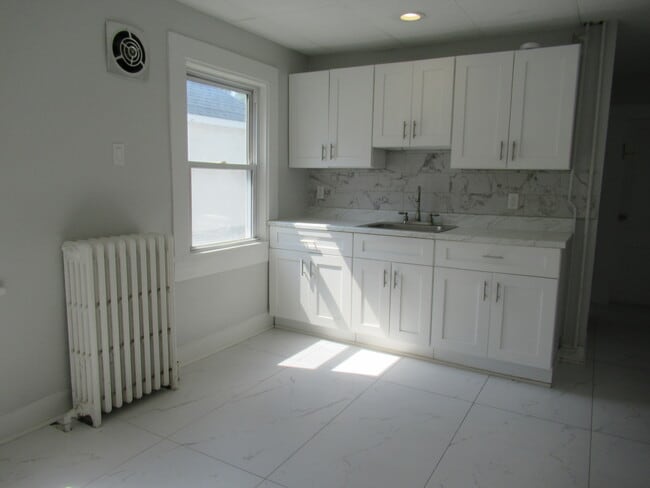 Building Photo - 81 Jetland St