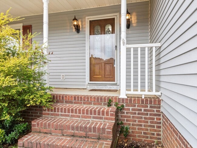 Building Photo - Nice, well-maintained home located on a quiet street in East Limestone.