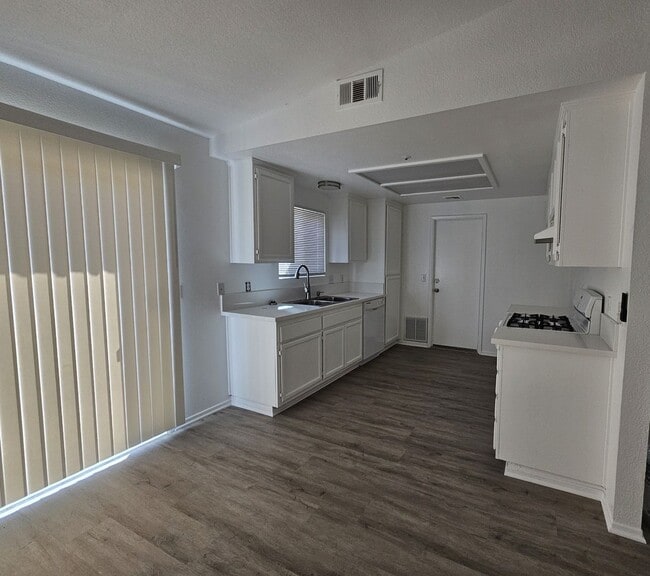 Foto del edificio - ***ALL BRAND NEW INSIDE***3 BED 2 BATH