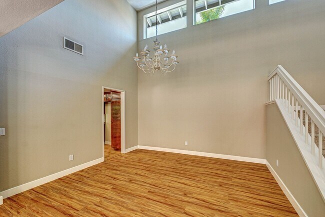 Building Photo - Beautiful Large 4 Bedrooms, 3 Baths in Bernardo Heights