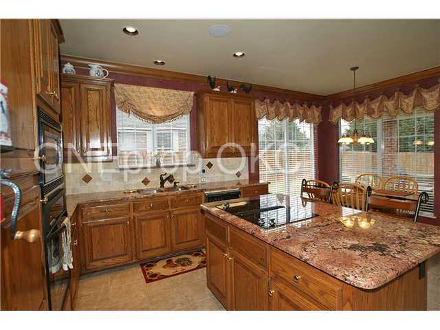 Building Photo - 2824 N Ashecroft Dr