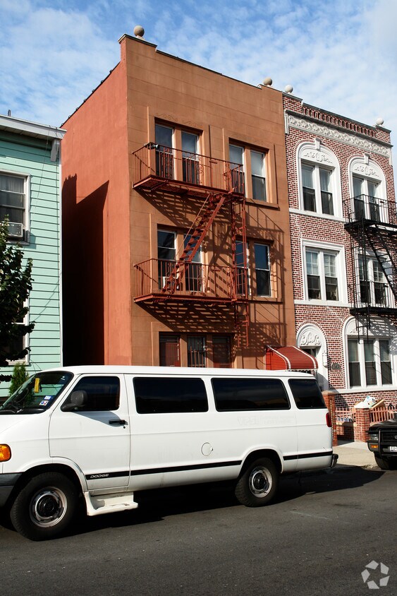 Building Photo - 204 23rd St