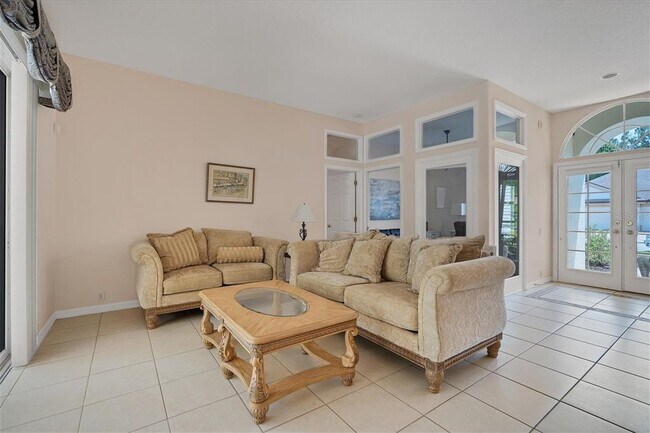 Building Photo - 6268 Aventura Dr
