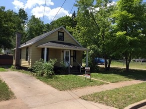 Building Photo - 425 Summit St