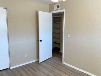 Building Photo - 547 W 8th Ave