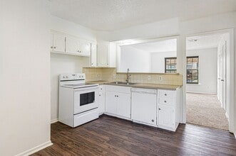 Building Photo - 903 S Edgebrook Ln